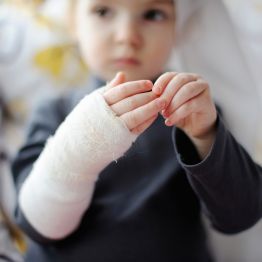 Как уберечь ребенка от зимних травм?