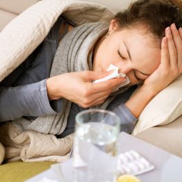 Медики рассказали, как отличить пневмонию от обычной простуды