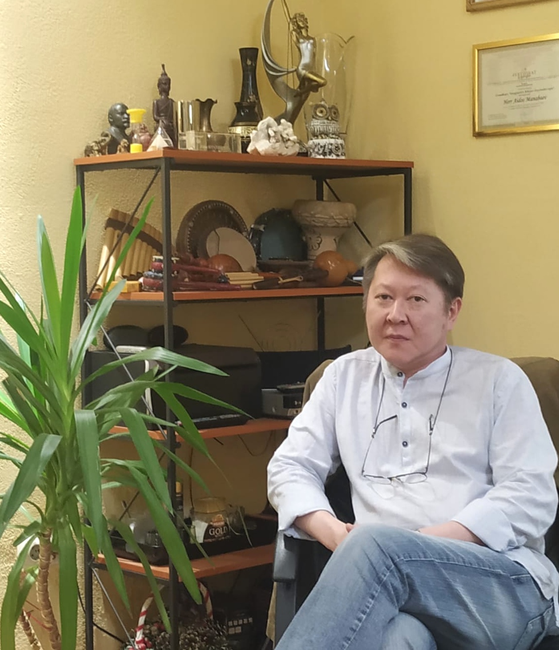 Психотерапевт Айдос Манабаев, лучший врач апреля 2022 г, психолог Алматы